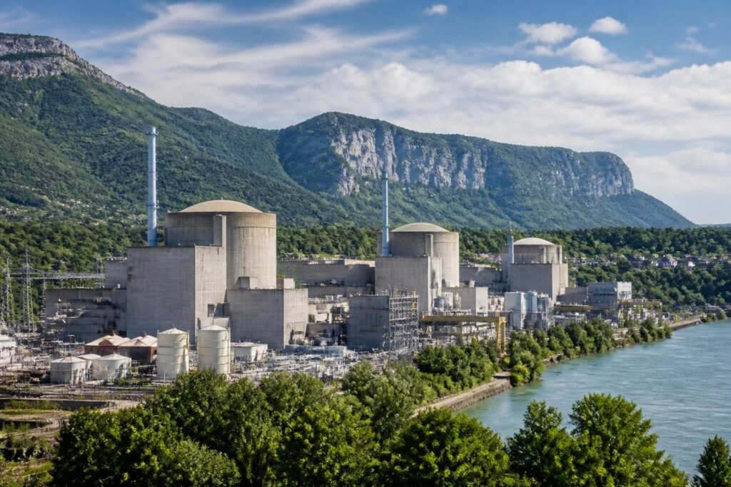 découvrez le centre nucléaire de production d'électricité du bugey (cnpe) : avis des visiteurs, photos exclusives et informations clés sur ce site énergétique majeur en france.