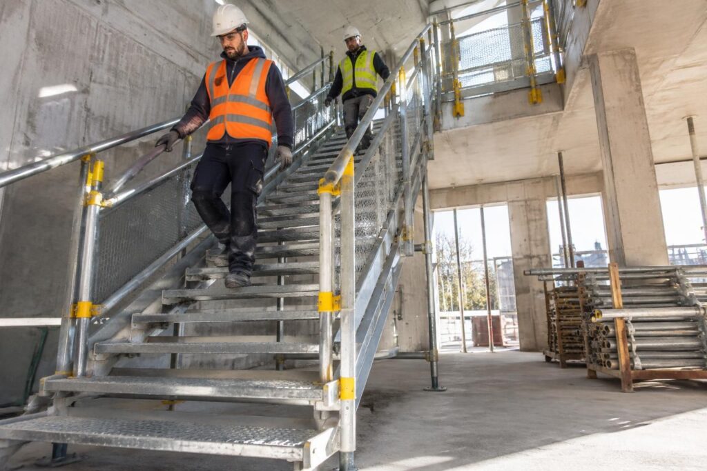 découvrez les règles et recommandations pour sécuriser un escalier provisoire de chantier : accès, installation, garde-corps et bonnes pratiques.